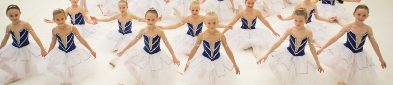 400184_Proben_der_Opernballettschule_Opernredoute_Graz_Kostproben_Eroeffnungsprogramm_Ungarische_Taenzen_Leiterin_Diana_Ungureanu_Choreografie_11